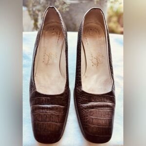 Vintage Joan Helpern Signature Croc Leather Low-Heel Pumps
10B (medium width)